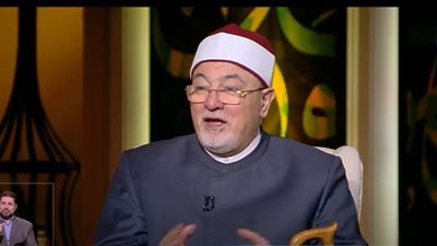  خالد الجندي يوضح الفرق بين الطاهر والنافع في الشريعة الإسلامية