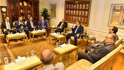 محافظ أسيوط يستقبل رئيس هيئة النيابة الإدارية خلال زيارته لافتتاح مقر