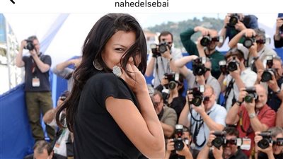 ناهد السباعي تتألق بفستان قصير في مهرجان كان وتعد جمهورها بعمل سينمائي جديد