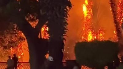 اندلاع حريق كبير بكورنيش الملك الصالح في القاهرة والدفع بسيارات إطفاء