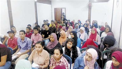 تجار الوهم.. استشاري صحة نفسية يحذر من سناتر الدروس الخصوصية