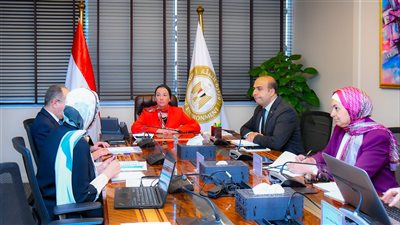  وزيرة البيئة تبحث مع المقاولون العرب التعاون فى إعادة تدوير مخلفات الهدم 