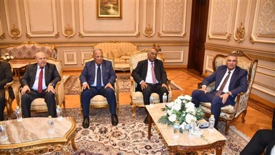 محافظ أسوان: إعتماد مالى 2 مليون جنيه لدعم منظومة النقل الجماعى 