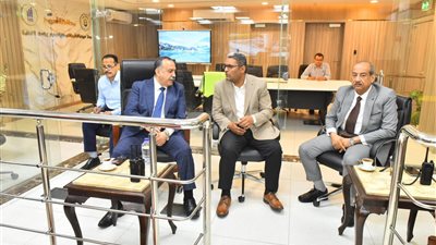 محافظ أسيوط يتابع جهود إزالة التعديات من مركز سيطرة الشبكة الوطنية