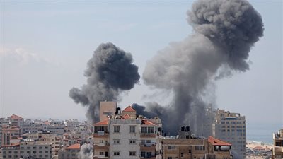 استشهاد صحفي وعدد من أفراد عائلته في قصف على منزله بغزة