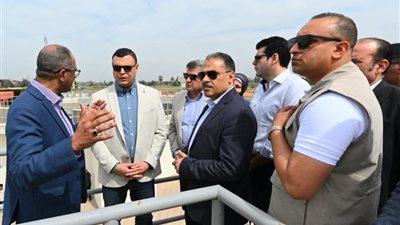 وزير الإسكان ومحافظ الشرقية في جولة تفقدية بعدد من مشروعات المياه والصرف الصحي