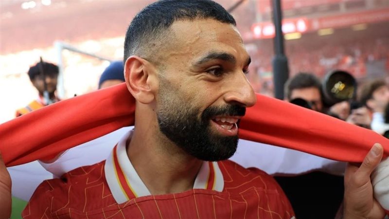 محمد صلاح قائد منتخب