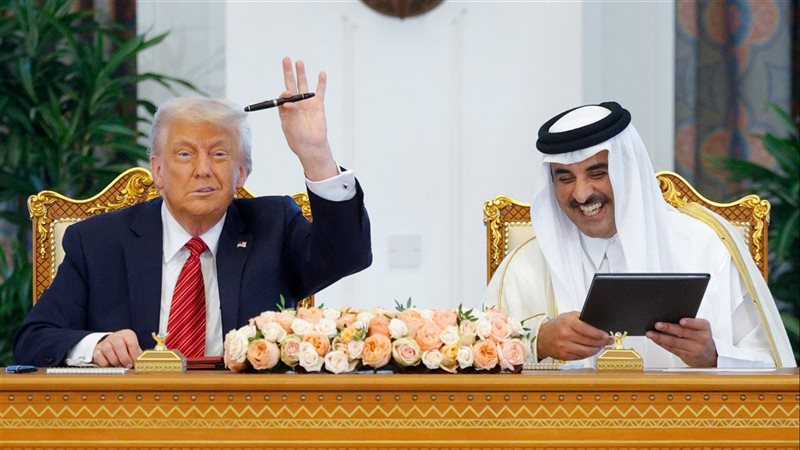 هدية القلم لترامب