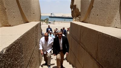 محافظ الإسماعيلية يتفقد موقع النصب التذكاري بجبل مريم