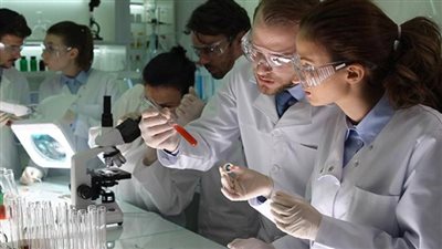 إغلاق مختبر بحثي أمريكي خطير بعد مشاجرة بين عالمين بسبب علاقة عاطفية