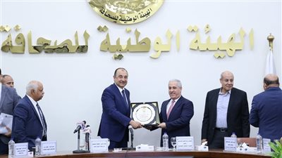 وزير قطاع الأعمال يُشيد بالهيئة الوطنية للصحافة ويؤكد: نسعى لإحياء قلاع صناعية