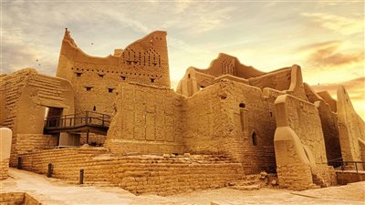 «ما بين الحداثة والعراقة» 20 مزارًا سياحيًا مفتوحين للزيارة في الرياض 