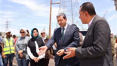 محافظ دمياط يتفقد رصف طرق حياة كريمة في جولة ميدانية |صور