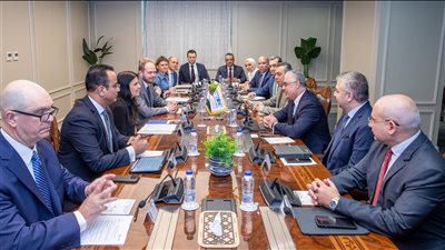 رئيس اقتصادية القناة منفتحون على الشراكات العالمية.. وميرسك: نؤكد على التعاون 