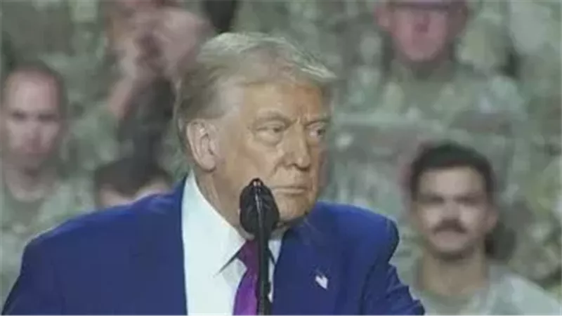 الرئيس الأمريكي دونالد