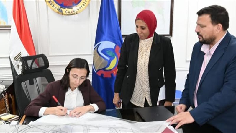 محافظ البحيرة تعتمد