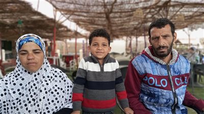 إلحقوا إبني هيروح مني..حارس عقار يستغيث لعلاج نجله بعد سقوط الأسانسير على رأسه