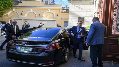 «تم إعفاؤه من مهامه الحالية».. بوتين يقيل قائد القوات البرية الروسية