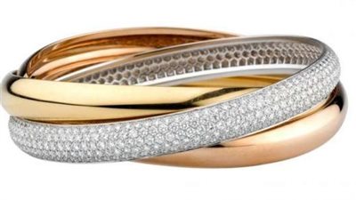 من الذهب الأبيض إلى الوردي.. أي لون يناسب بشرتك أكثر