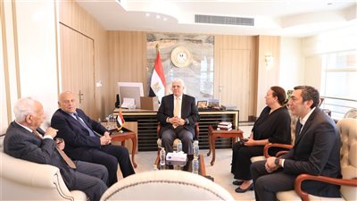 وزير التعليم العالي يثمن الشراكة العلمية بين جامعة أسوان ومؤسسة مجدي يعقوب