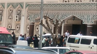 في مشهد مهيب المئات يشيعون جنازة عمرو زكي عضو مجلس إدارة الإسماعيلي