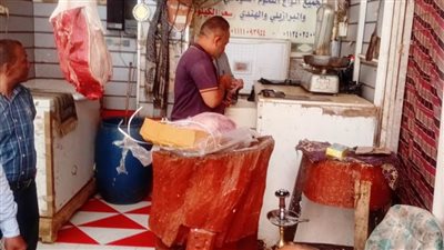 تحرير 19 محضر مخالفة.. إعدام كميات من اللحوم والدواجن غير صالحة بأسوان