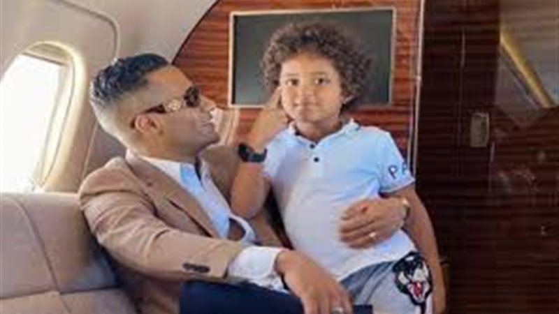 محمد رمضان وابنه