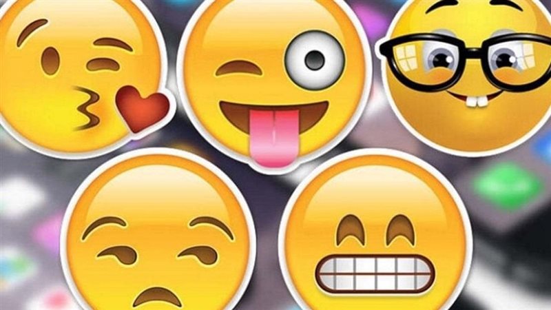 إيموجي الابتسامة