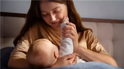 كل ما تحتاجين معرفته عن فطام الطفل: دليل شامل للأمهات