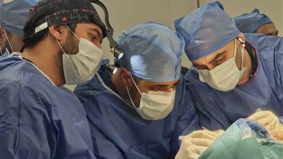 الرعاية الصحية تعلن نجاح استئصال ورم ضخم بالوجه والفك بمجمع الإسماعيلية الطبي