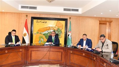 محافظ الفيوم يتابع معدلات تنفيذ مشروعات 