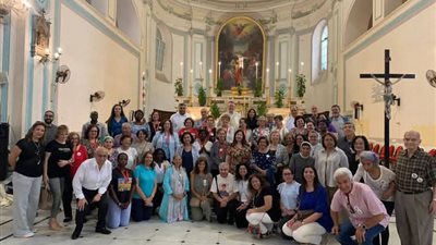 مطران الكنيسة اللاتينية بمصر يحتفل بالقداس الإلهي بكاتدرائية سانت كاترين