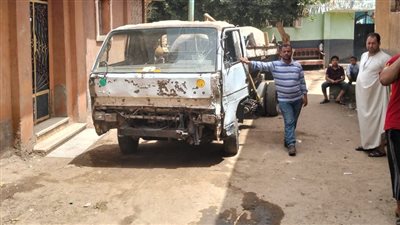 ضبط ومصادرة سيارة كسح تفرغ حمولتها في ترعة الري بالعياط