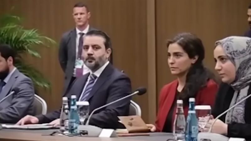برفقة وزير الخارجية