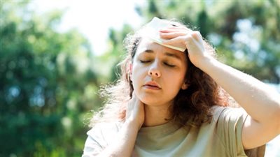الموجة الحارة تُسقط الطلاب..  ما أعراض ضربات الشمس وكيف تحمي نفسك؟