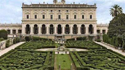 بعد اختيار ديور لتقديم عرض كروز 2026 فيها.. معلومات عن ألباني تورلونيا