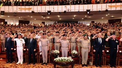 القائد العام للقوات المسلحة يشهد مناقشة البحث الرئيسي لهيئة البحوث العسكرية 