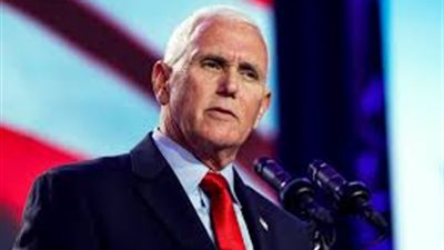 «بنس» يدعو «ترامب» للتراجع عن قبول الطائرة القطرية: خطر على الأمن والدستور