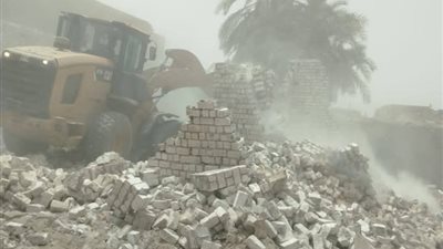 إزالة 13 حالة تعدى على أملاك الدولة والأرض الزراعيه بقنا 