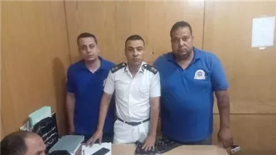 أمانة مهنية.. طاقم إسعاف يعيد حقيبة أموال عُثر عليها بحادث في بورسعيد