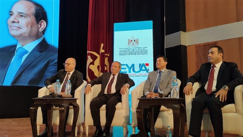 محافظ بورسعيد خلال