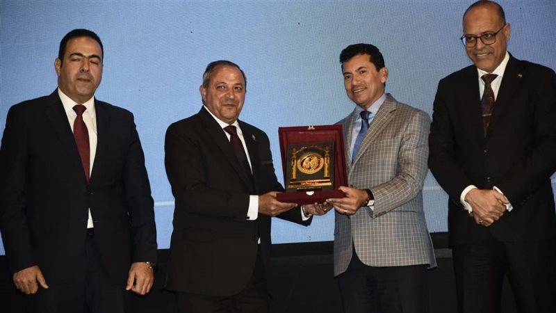 جانب من التكريمات
